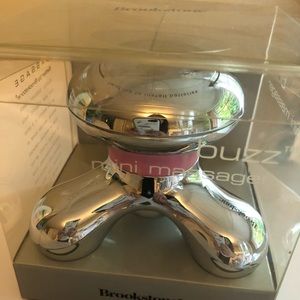 Mini electronic massage machine